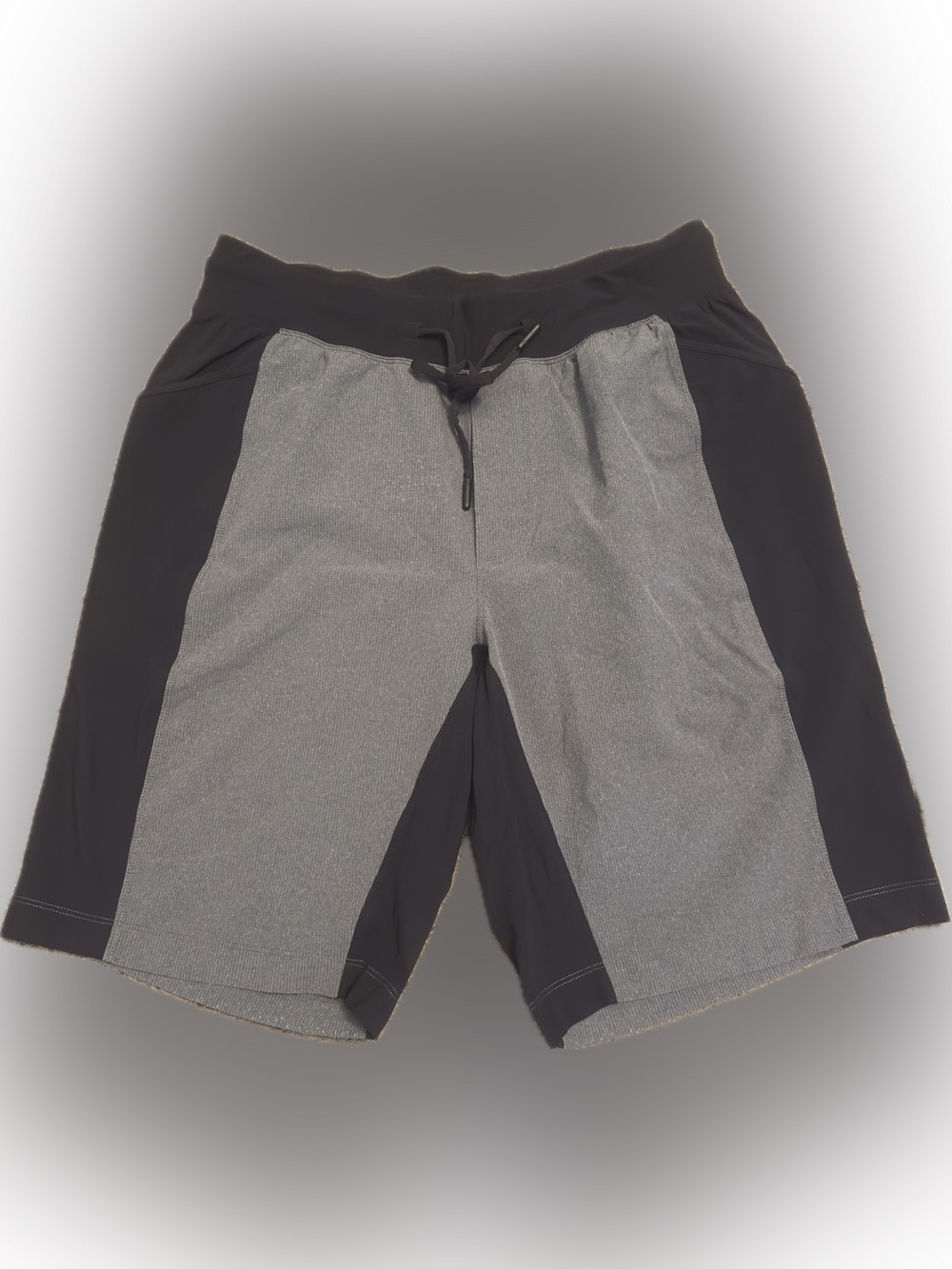 Lululemon “Core” Short 9” inseam lined short